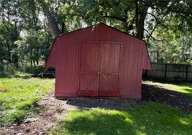 Photo 4 of Single family home for sale at 35930 Highland Dr, Eastlake, OH 44095 | MLS# 5237820 | Listing updated on 2026-08-24