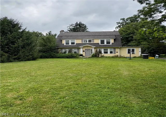 Photo 2 of Single family home for sale at 44 Forest Hl Rd, Youngstown, OH 44512 | MLS# 5238027 | Listing updated on 2026-08-20