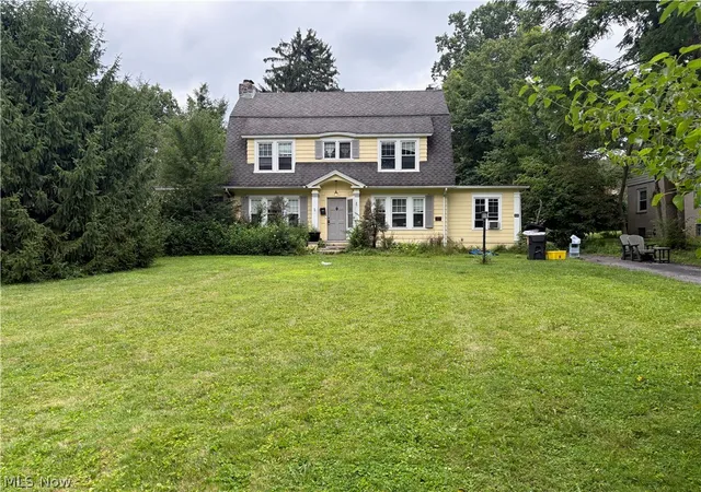 Photo 2 of Single family home for sale at 44 Forest Hl Rd, Youngstown, OH 44512 | MLS# 5238027 | Listing updated on 2026-08-20