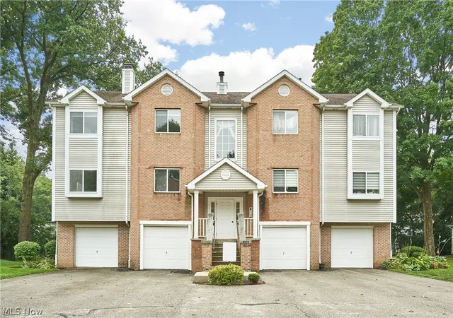 Condo for sale at 350 Village Pointe Dr #3, Akron, OH 44313 | MLS# 5238128