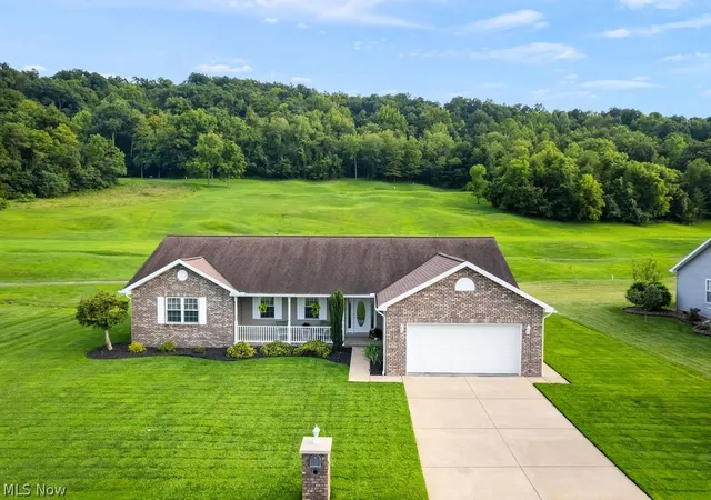 Photo 3 of Single family home for sale at 120 Woodridge Dr, Mineral Wells, WV 26150 | MLS# 5237617 | Listing updated on 2026-09-26