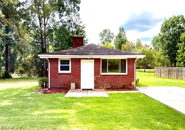 Photo 1 of Single family home for sale at 16702 Findlay St, Chagrin Falls, OH 44023 | MLS# 5237940 | Listing updated on 2026-10-03