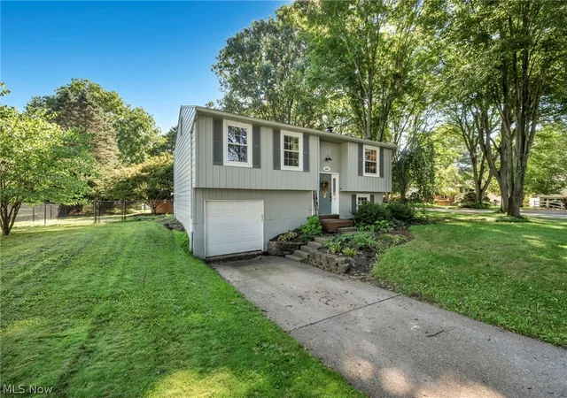 Photo 1 of Sale Pending at 1045 Deleone Dr, Kent, OH 44240 | MLS# 5238042 | Listing updated on 2026-08-24
