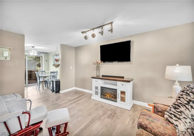 Photo 2 of Sale Pending at 1045 Deleone Dr, Kent, OH 44240 | MLS# 5238042 | Listing updated on 2026-08-24