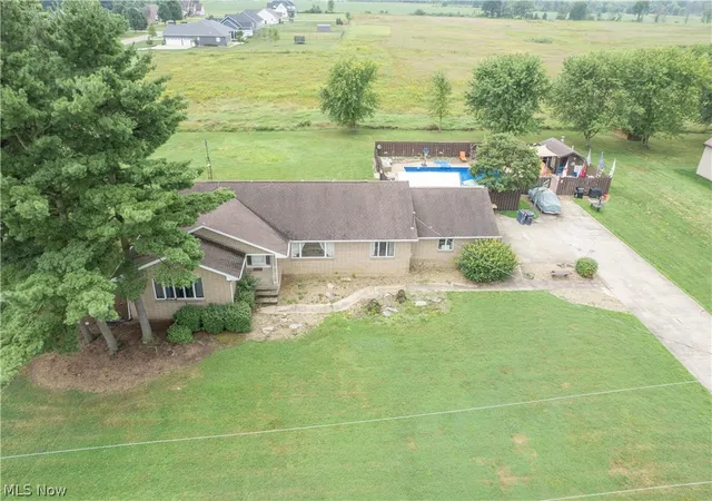 Photo 1 of Sale Pending at 326 Airport Rd Nw, Warren, OH 44481 | MLS# 5234882 | Listing updated on 2026-08-24