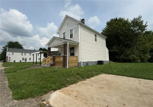 Listing Photo 2 - Condo for sale in building located at 417 Steel St, Youngstown, OH 44509 - Unit #