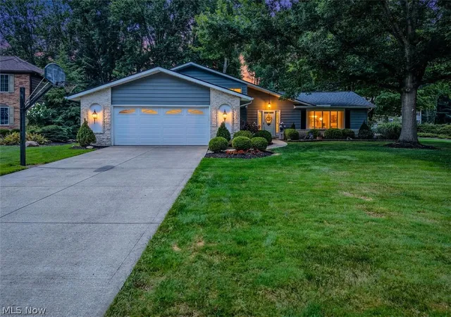Photo 3 of Sale Pending at 27563 Hemlock Dr, Westlake, OH 44145 | MLS# 5237916 | Listing updated on 2026-08-22