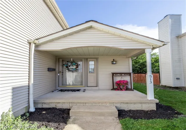 Photo 2 of Single family home for sale at 513 Ohio St, Elyria, OH 44035 | MLS# 5237988 | Listing updated on 2026-08-24