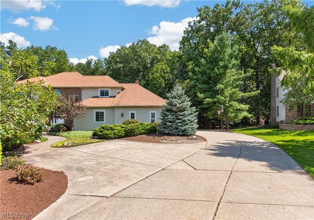 Photo 2 of Sale Pending at 2931 Canterbury Ct, Willoughby Hills, OH 44092 | MLS# 5236592 | Listing updated on 2026-08-25