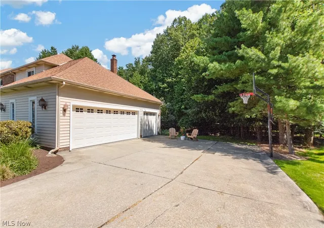 Photo 3 of Sale Pending at 2931 Canterbury Ct, Willoughby Hills, OH 44092 | MLS# 5236592 | Listing updated on 2026-08-25