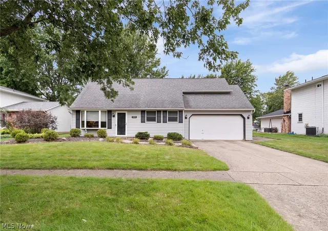 Photo 1 of Single family home for sale at 380 Naples Dr, Elyria, OH 44035 | MLS# 5237529 | Listing updated on 2026-09-29