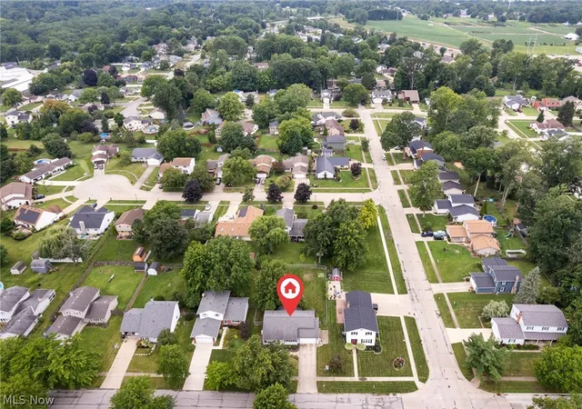 Photo 3 of Single family home for sale at 380 Naples Dr, Elyria, OH 44035 | MLS# 5237529 | Listing updated on 2026-09-29