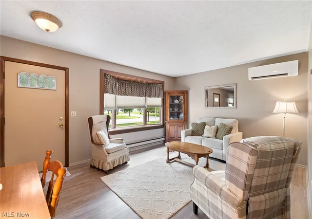Photo 4 of Single family home for sale at 380 Naples Dr, Elyria, OH 44035 | MLS# 5237529 | Listing updated on 2026-09-29
