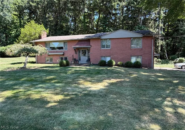 Photo 3 of Sale Pending at 5030 Gardendale Ave Ne, Canton, OH 44714 | MLS# 5238285 | Listing updated on 2026-09-28