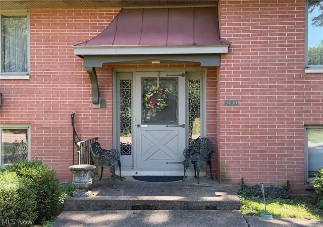 Photo 3 of Sale Pending at 5030 Gardendale Ave NE, Canton, OH 44714 | MLS# 5238285 | Listing updated on 2026-09-28