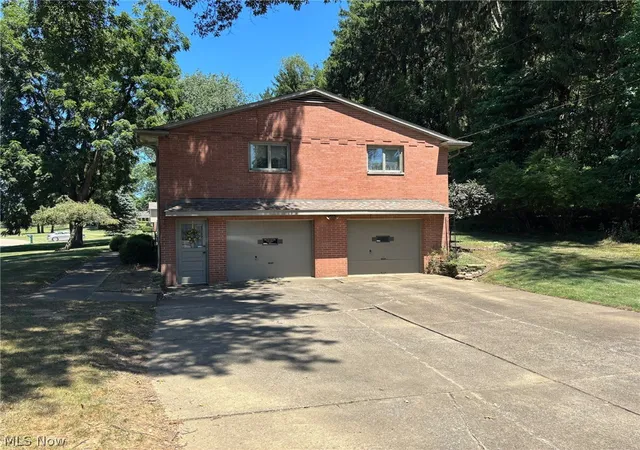 Photo 4 of Sale Pending at 5030 Gardendale Ave NE, Canton, OH 44714 | MLS# 5238285 | Listing updated on 2026-09-28