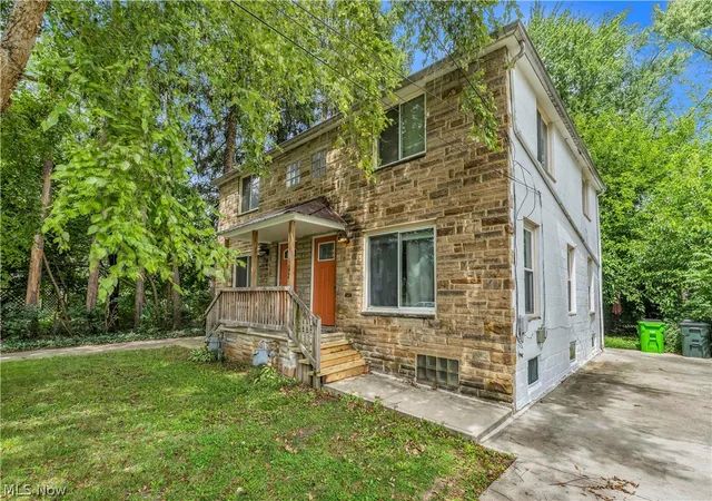 Listing Photo 3 - Condo for sale in building located at 102 Hartman St, Berea, OH 44017