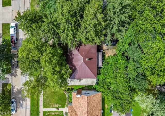 Listing Photo 5 - Condo for sale in building located at 102 Hartman St, Berea, OH 44017