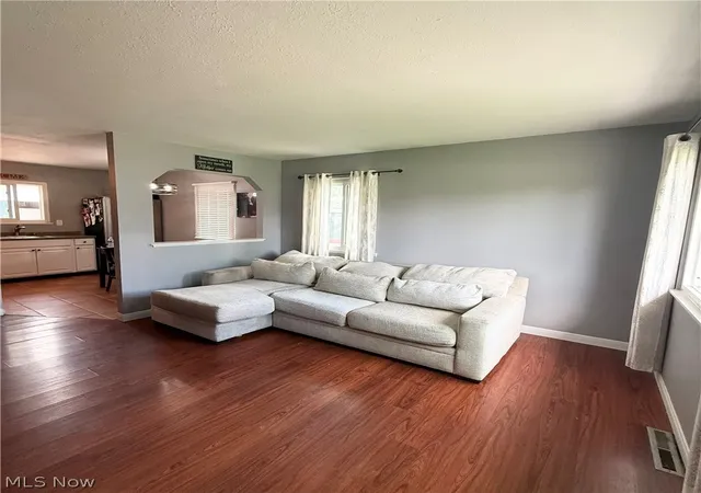 Photo 4 of Single family home for sale at 490 Myra Dr, Chardon, OH 44024 | MLS# 5238064 | Listing updated on 2026-08-31