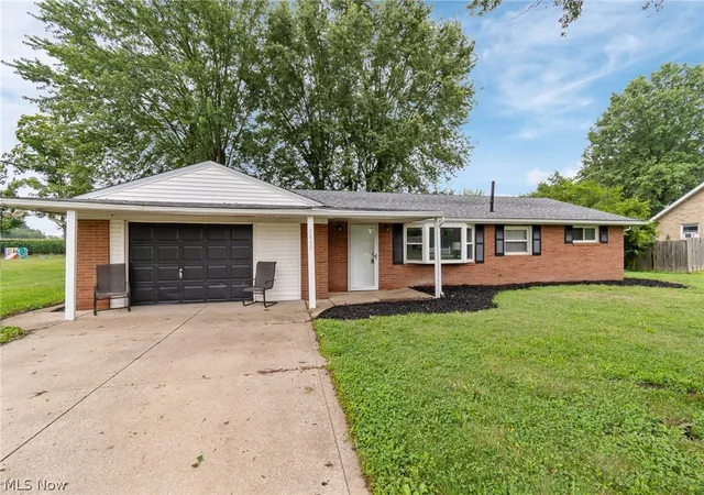 Photo 3 of Sale Pending at 7660 Lakefield St, Louisville, OH 44641 | MLS# 5237744 | Listing updated on 2026-08-25