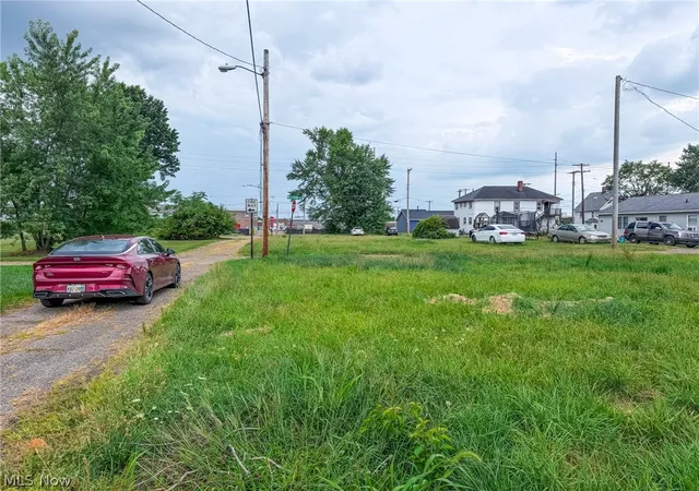 Photo 3 of Sale Pending at 801 Backert Ct Sw, Canton, OH 44707 | MLS# 5238239 | Listing updated on 2026-09-23