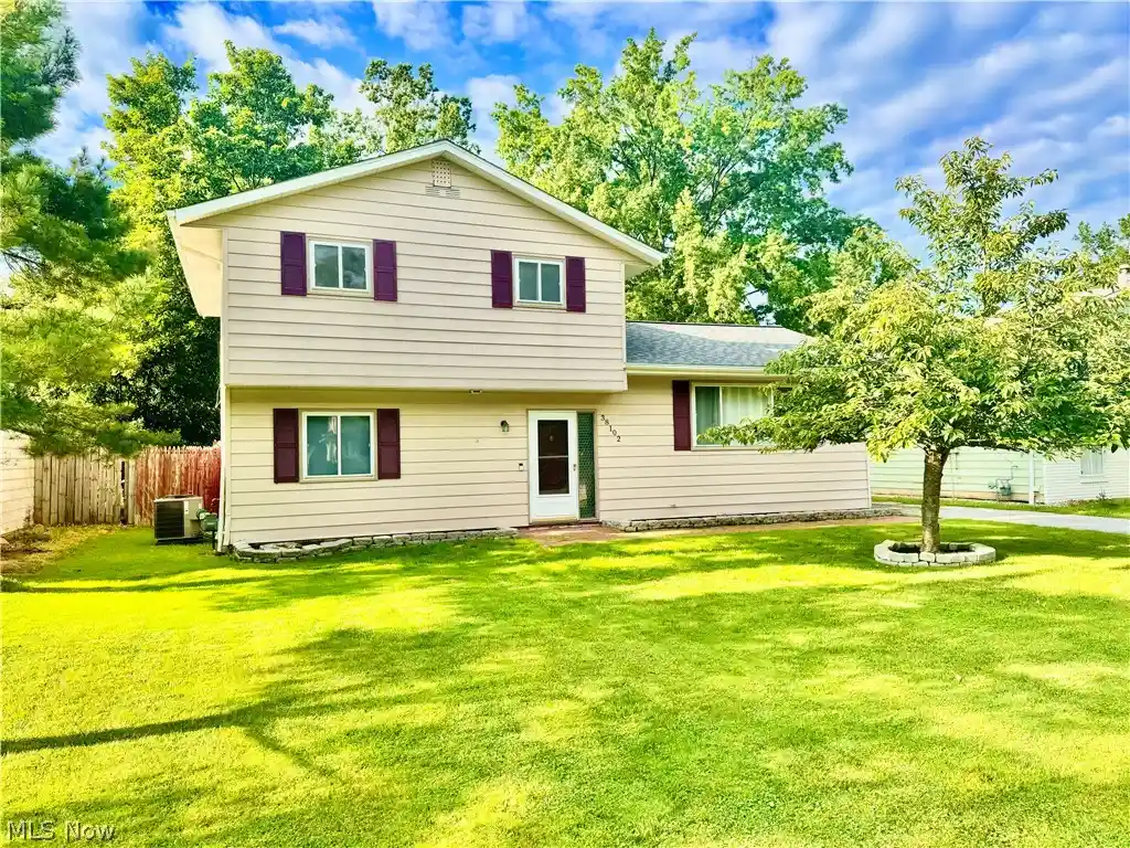 Photo 1 of Single family home for sale at 38102 Parkway Blvd, Willoughby, OH 44094 | MLS# 5238295 | Listing updated on 2026-10-08
