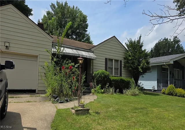 Single family home for sale at 2512 Homestead Ave, Youngstown, OH 44502 | MLS# 5238343