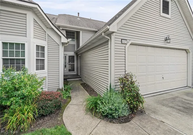 Listing Photo 3 - Condo for sale in building located at 441 Shannon Dr, Wadsworth, OH 44281