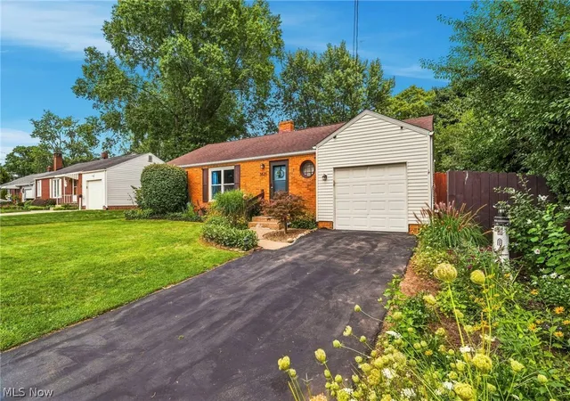 Photo 2 of Sale Pending at 3820 Norman Ave Nw, Canton, OH 44709 | MLS# 5238140 | Listing updated on 2026-09-01