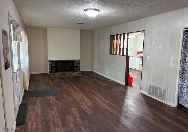 Photo 2 of Single family home for sale at 2300 Midway Ave Ne, Canton, OH 44705 | MLS# 5238188 | Listing updated on 2026-08-29