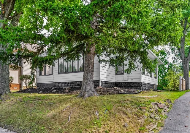 Photo 2 of Single family home for sale at 45 Summit Ave, Niles, OH 44446 | MLS# 5236689 | Listing updated on 2026-08-28