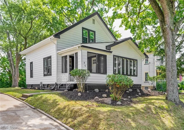 Photo 3 of Single family home for sale at 45 Summit Ave, Niles, OH 44446 | MLS# 5236689 | Listing updated on 2026-08-28