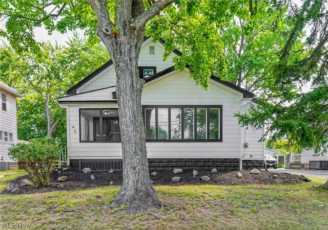 Photo 3 of Single family home for sale at 45 Summit Ave, Niles, OH 44446 | MLS# 5236689 | Listing updated on 2026-08-28
