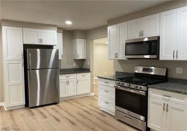 Photo 3 of Sale Pending at 38397 Dolores Dr, Eastlake, OH 44095 | MLS# 5238319 | Listing updated on 2026-08-28