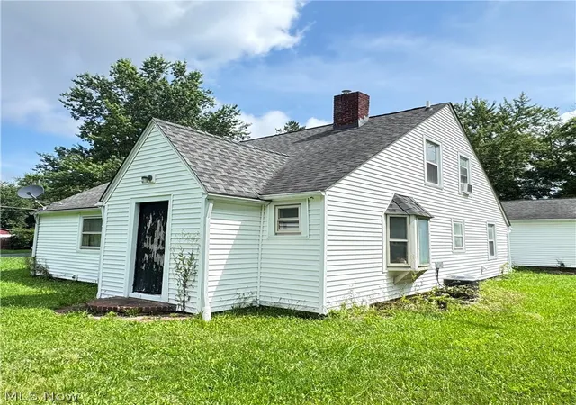 Photo 2 of Single family home for sale at 547 Ewart Rd, Akron, OH 44312 | MLS# 5238432 | Listing updated on 2026-08-21