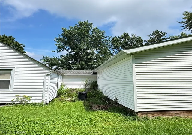 Photo 3 of Single family home for sale at 547 Ewart Rd, Akron, OH 44312 | MLS# 5238432 | Listing updated on 2026-08-21