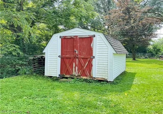 Photo 4 of Single family home for sale at 547 Ewart Rd, Akron, OH 44312 | MLS# 5238432 | Listing updated on 2026-08-21