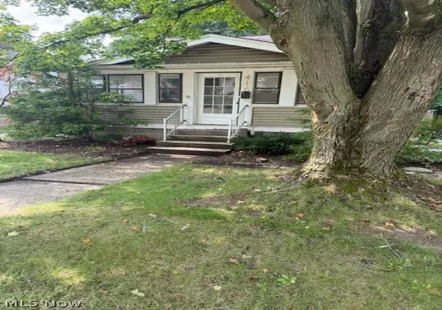 Photo 2 of Sale Pending at 416 N Lyman St, Wadsworth, OH 44281 | MLS# 5238431 | Listing updated on 2026-08-31