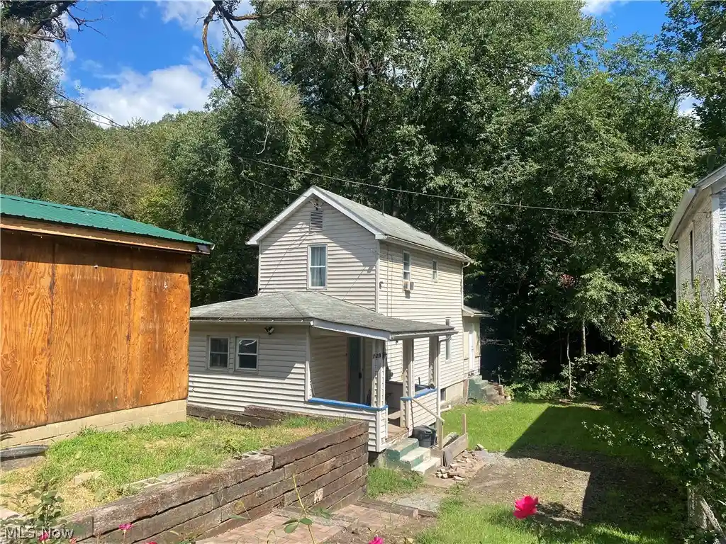 Photo 1 of Single family home for sale at 729 Valley Ave, East Liverpool, OH 43920 | MLS# 5234552 | Listing updated on 2026-10-28