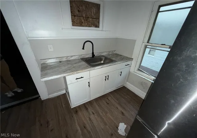 Listing Photo 4 - Condo for sale in building located at 3185 W 58th St, Cleveland, OH 44102