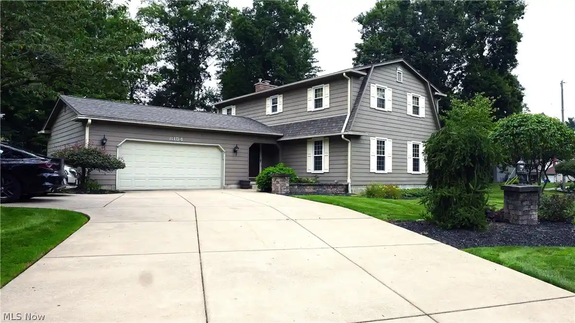 Photo 1 of Single family home for sale at 8154 Glenwood Ave, Youngstown, OH 44512 | MLS# 5238488 | Listing updated on 2026-10-24