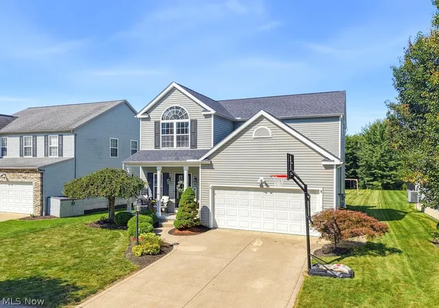 Photo 2 of Sale Pending at 882 Queens Gate Way, Wadsworth, OH 44281 | MLS# 5237012 | Listing updated on 2026-08-24