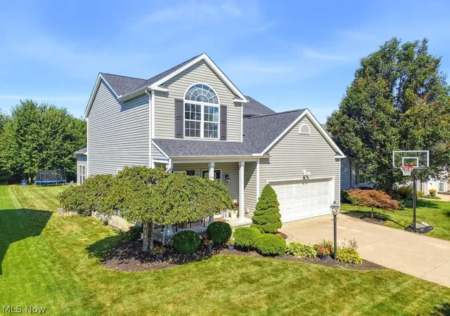 Photo 3 of Sale Pending at 882 Queens Gate Way, Wadsworth, OH 44281 | MLS# 5237012 | Listing updated on 2026-08-24