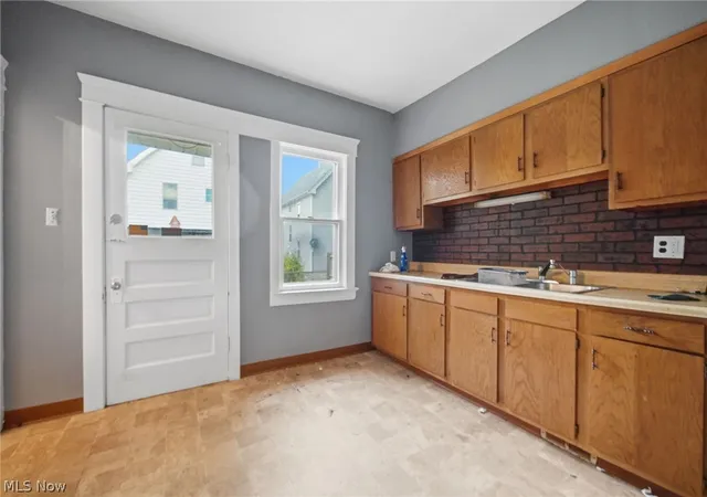 Listing Photo 4 - Condo for sale in building located at 15715 School Ave, Cleveland, OH 44110