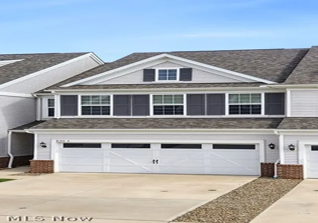 Photo 2 of Townhouse for sale at 850 Dipper Ln #3, Aurora, OH 44202 | MLS# 5238487 | Listing updated on 2026-08-27