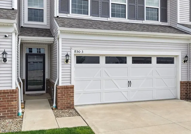Photo 3 of Townhouse for sale at 850 Dipper Ln #3, Aurora, OH 44202 | MLS# 5238487 | Listing updated on 2026-08-27