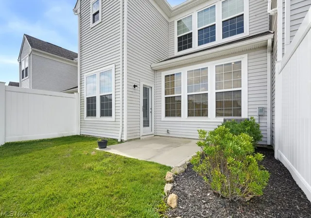 Photo 4 of Townhouse for sale at 850 Dipper Ln #3, Aurora, OH 44202 | MLS# 5238487 | Listing updated on 2026-08-27