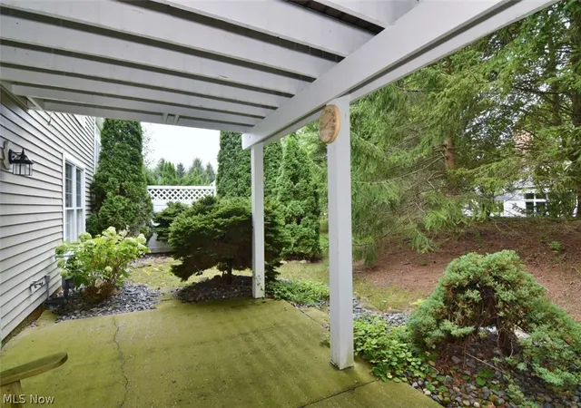 Listing Photo 2 - Condo for sale in building located at 8205 Knls Wy, Chagrin Falls, OH 44023 - Unit #