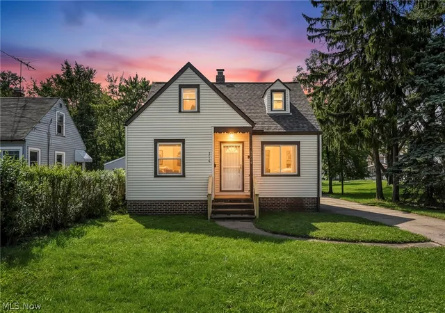 Photo 1 of Single family home for sale at 5516 Garden St, Maple Heights, OH 44137 | MLS# 5238539 | Listing updated on 2026-08-28
