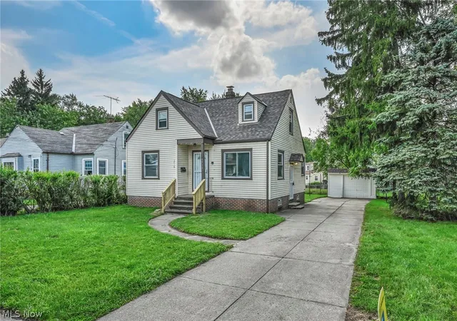 Photo 3 of Single family home for sale at 5516 Garden St, Maple Heights, OH 44137 | MLS# 5238539 | Listing updated on 2026-08-28